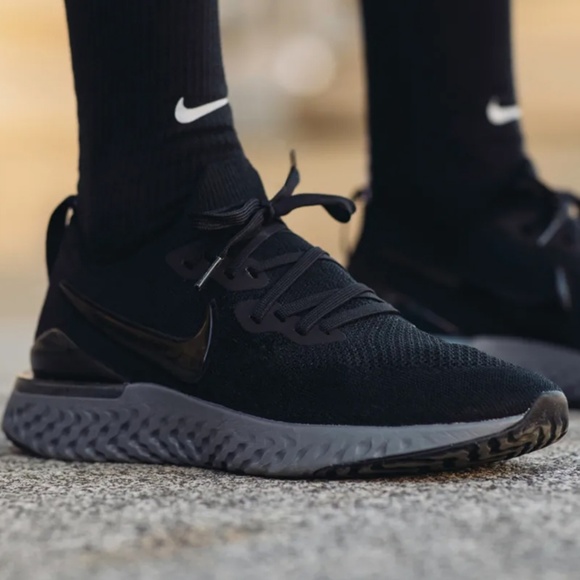 mens nike epic react flyknit 2 black